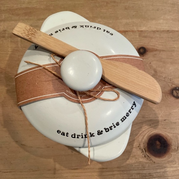 NWT Wild Eye Designs Eat Drink & Brie Merry stoneware serving whimsical gift - Picture 1 of 3